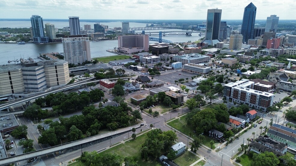 305 N Washington St, Jacksonville, FL for sale - Building Photo - Image 2 of 5