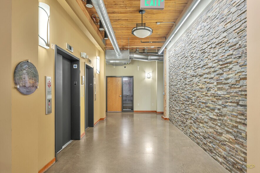 75 NW Couch St, Portland, OR for lease - Interior Photo - Image 3 of 49