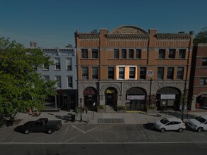 42 W Main St, Riverhead, NY à louer Photo intérieure- Image 1 de 6