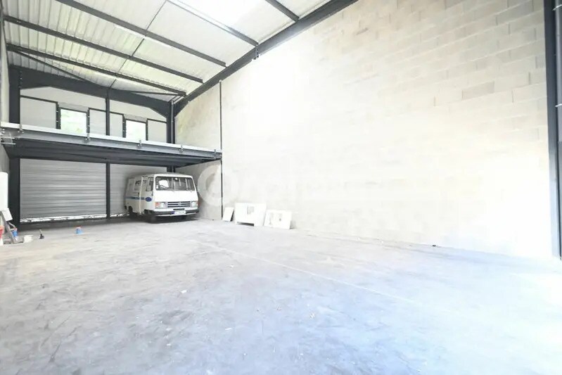 Flex dans Vénissieux à louer - Photo du bâtiment - Image 2 de 7