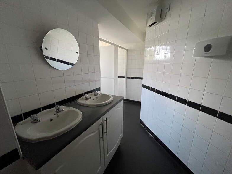 9 Market Pl, Pontefract à louer - Photo du bâtiment - Image 3 de 11