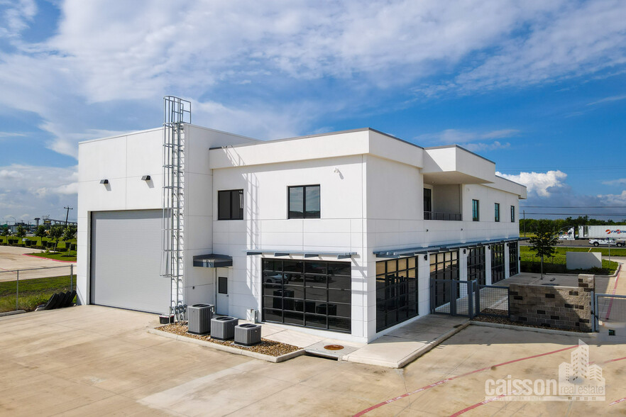 8106 NE Loop 410, San Antonio, TX for lease - Building Photo - Image 3 of 9