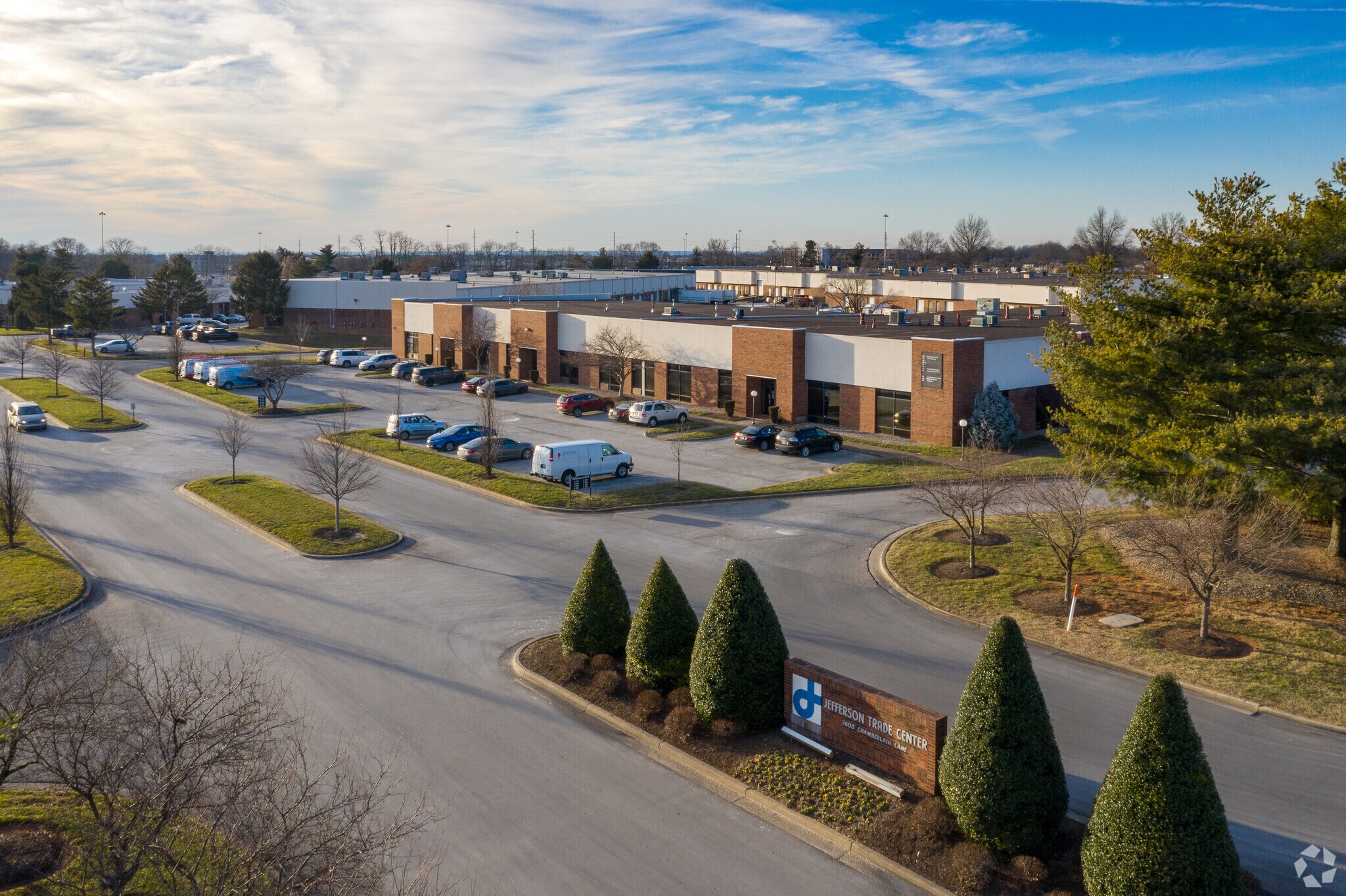 3600 Chamberlain Ln, Louisville, KY à louer Photo principale- Image 1 de 23