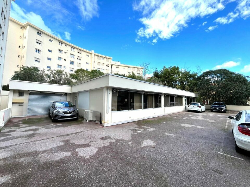 Commerce de détail dans Cannes à vendre Photo du bâtiment- Image 1 de 8