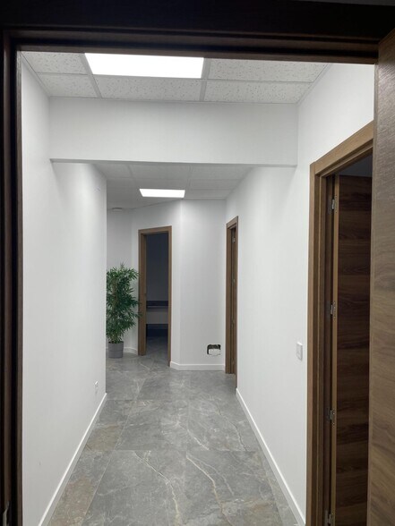 Office in València for lease - Interior Photo - Image 3 of 13