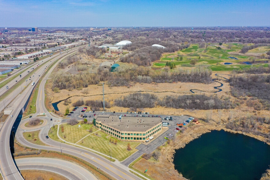 8100 W 78th St, Edina, MN à louer - Photo du bâtiment - Image 3 de 8