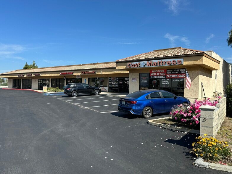 1131-1149 Foothill Blvd, La Verne, CA à louer - Photo du bâtiment - Image 2 de 3