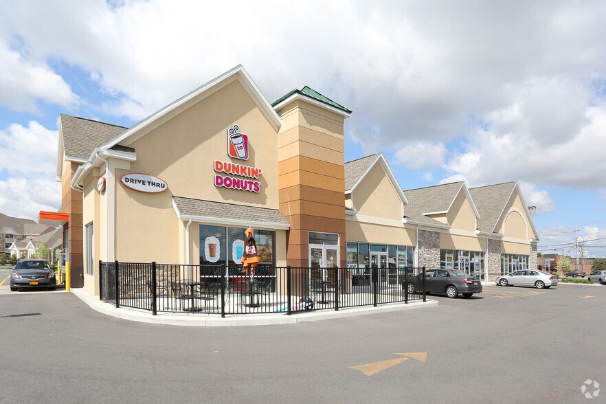 2341 Brighton Henrietta Town Line Rd, Rochester, NY à louer - Photo principale - Image 1 de 14