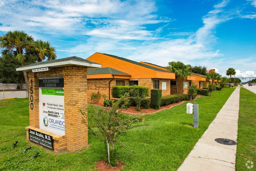 1500 Lakeland Hills Blvd, Lakeland, FL à louer - Photo du bâtiment - Image 2 de 8