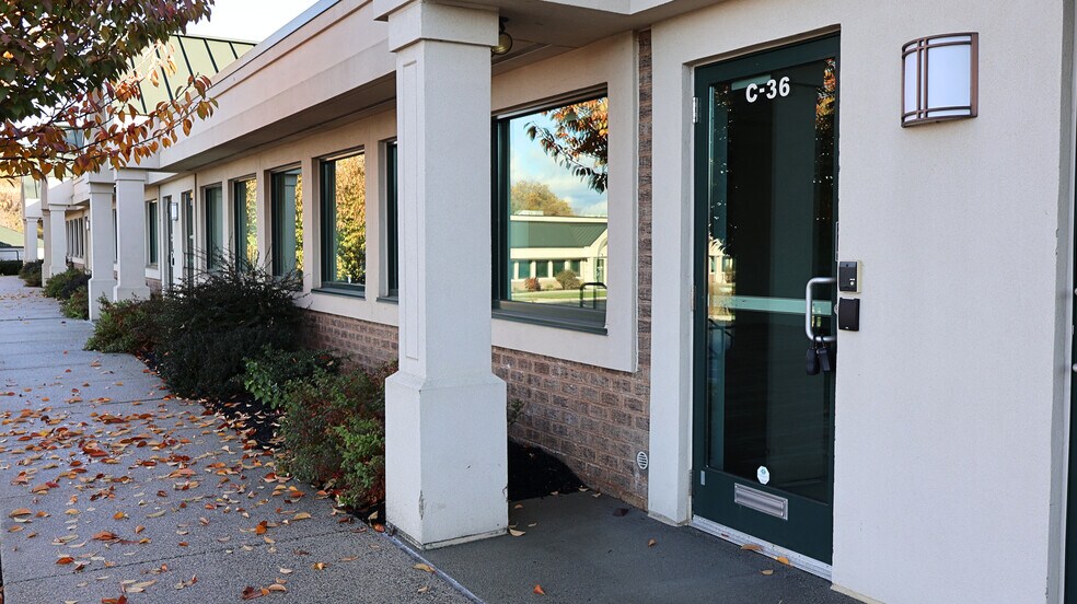 479 Port View Dr, Harrisburg, PA for lease - Building Photo - Image 2 of 7