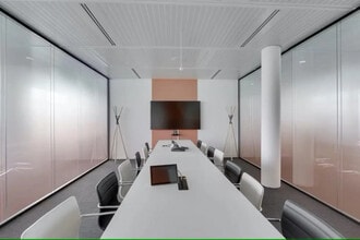 Office in Paris for lease Interior Photo- Image 2 of 5