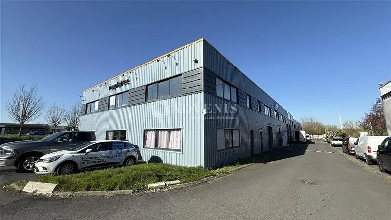 Office in Quincy-Voisins for lease Building Photo- Image 1 of 10