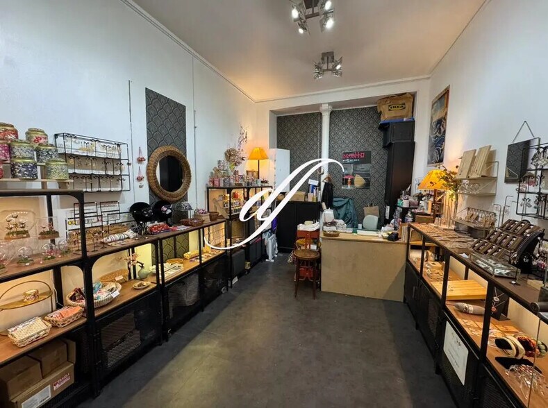 Retail in Paris for lease - Building Photo - Image 3 of 3