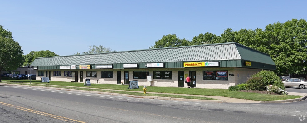 196 N Belle Mead Rd, East Setauket, NY for lease - Building Photo - Image 2 of 10