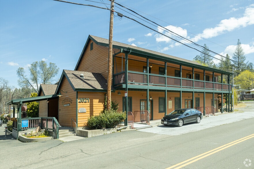 2021 Smith Flat Rd, Placerville, CA for sale - Primary Photo - Image 1 of 36