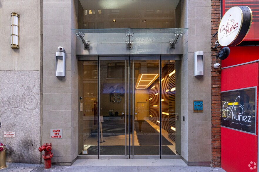 240 W 35th St, New York, NY à louer - Photo du bâtiment - Image 3 de 7