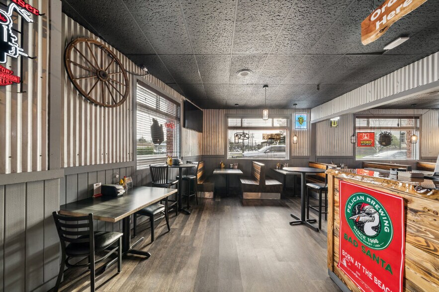 2015 1st St, Tillamook, OR à vendre - Photo du bâtiment - Image 3 de 35