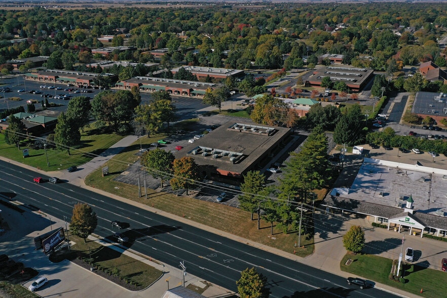 2107 S Neil St, Champaign, IL for sale - Building Photo - Image 3 of 15