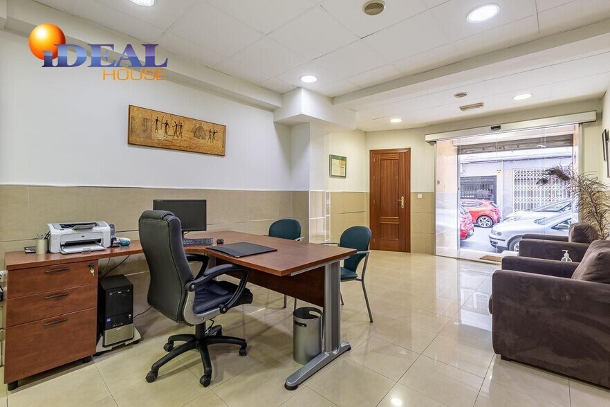 Office in Granada, Granada for sale - Interior Photo - Image 2 of 20