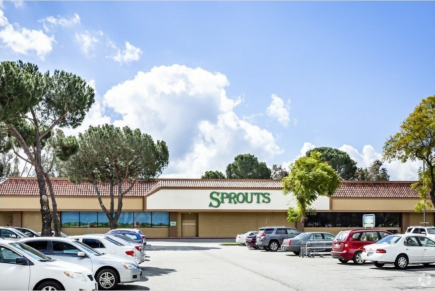 2720-2836 Cochran St, Simi Valley, CA à louer - Photo du bâtiment - Image 3 de 8