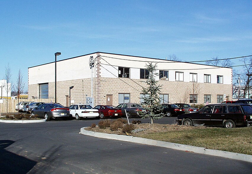 299 Whitehead Rd, Hamilton, NJ à louer - Photo du bâtiment - Image 2 de 15