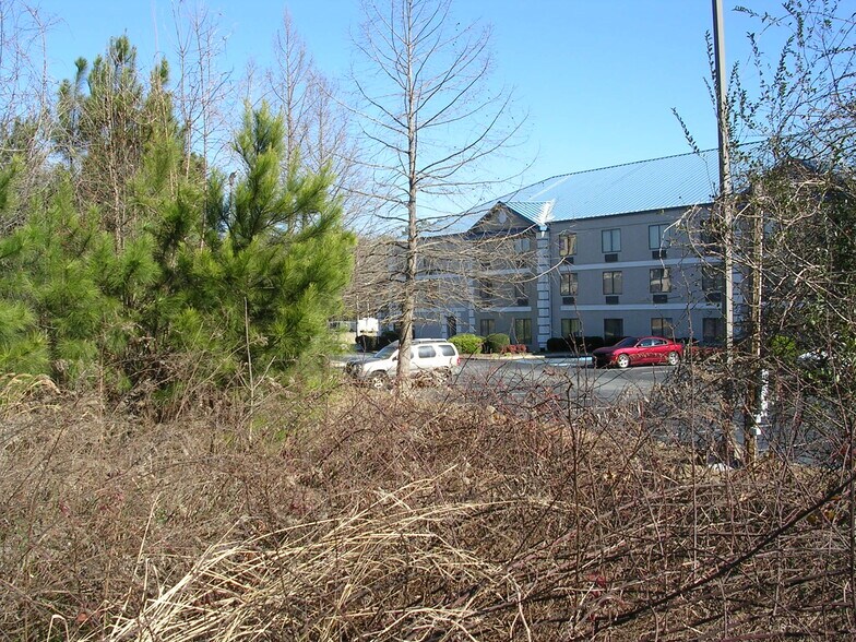 1722 Bush River Road -1, Columbia, SC à vendre - Photo du bâtiment - Image 3 de 9