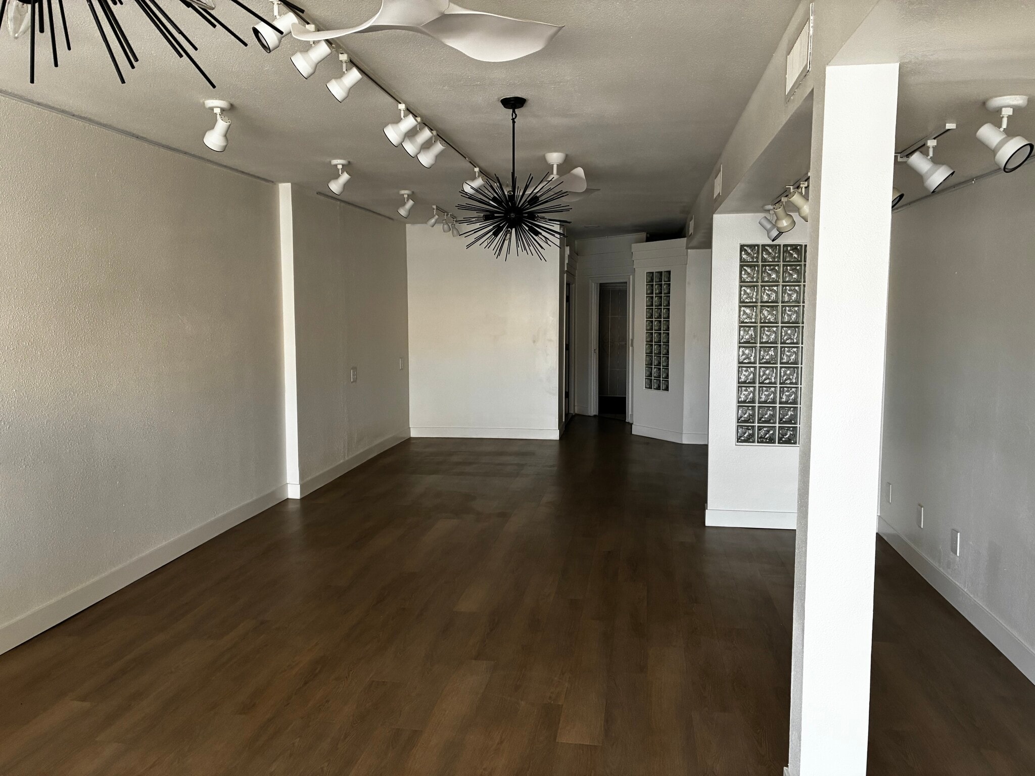 7121-7129 E Mercer Ln, Scottsdale, AZ for lease Interior Photo- Image 1 of 5