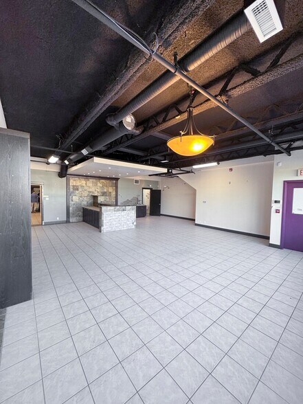 3750 46th Ave SE, Calgary, AB à louer - Photo du bâtiment - Image 3 de 8