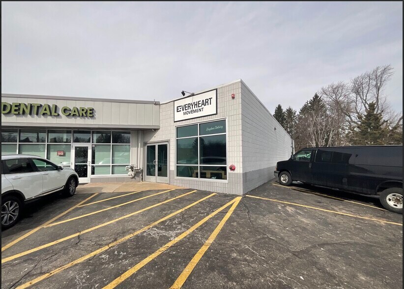 2807 Lake Michigan Dr NW, Grand Rapids, MI à louer - Photo du bâtiment - Image 3 de 52