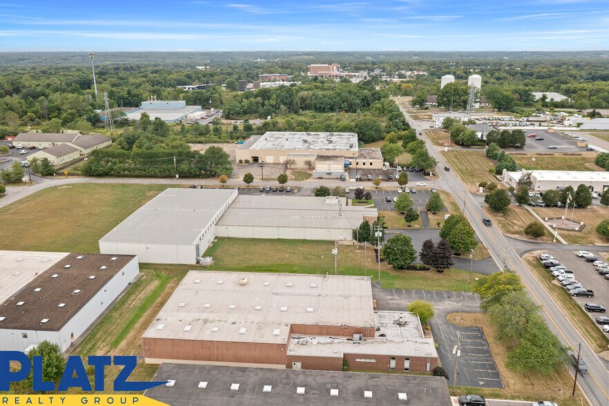 557 Mcclurg Rd, Youngstown, OH à louer - Photo du bâtiment - Image 3 de 16