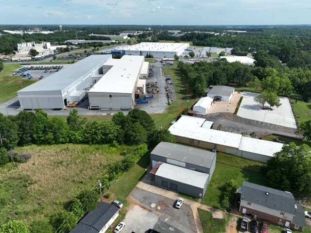 14 Lake Dr, Inman, SC à louer - Photo du bâtiment - Image 2 de 12