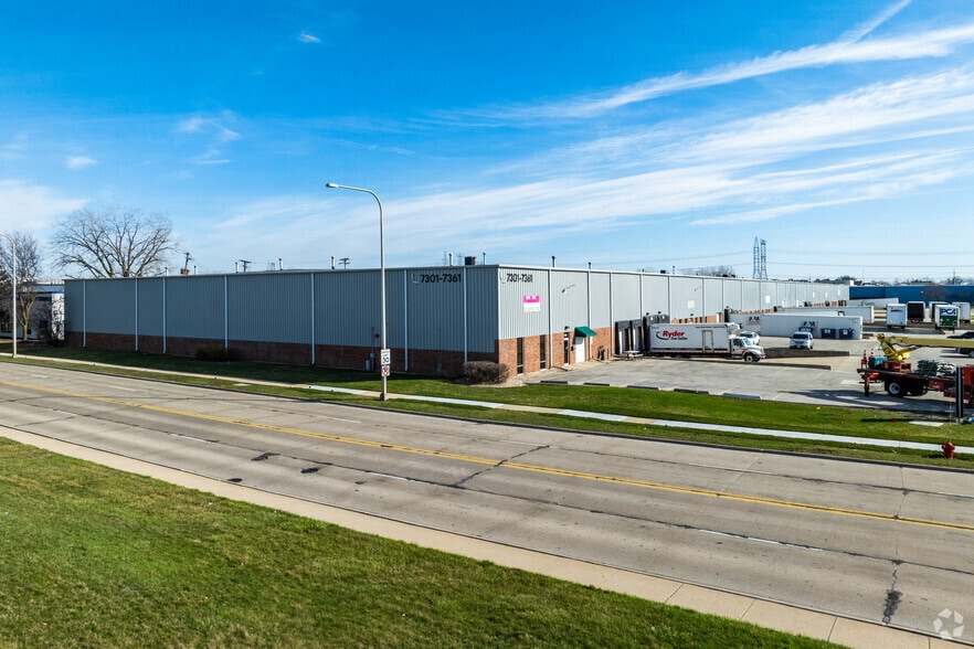 7301-7361 S Meade Ave, Bedford Park, IL for lease - Building Photo - Image 3 of 6