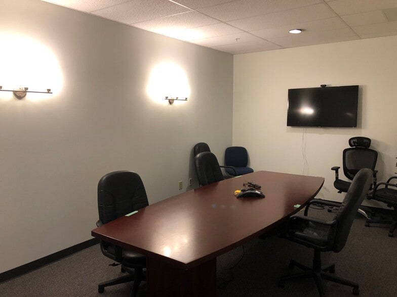 5 Southside Dr, Clifton Park, NY for lease - Interior Photo - Image 3 of 6