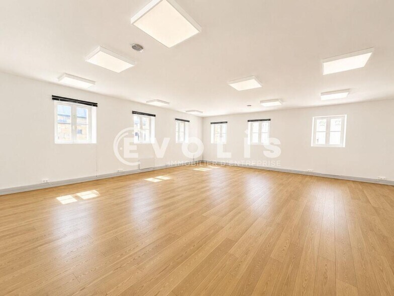 Office in Bordeaux for lease - Interior Photo - Image 2 of 4