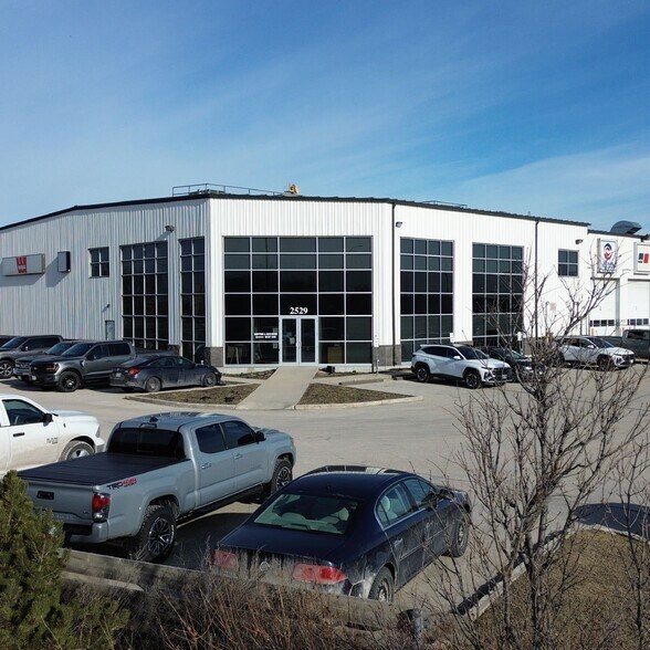 2529 Inkster Blvd, Winnipeg, MB à louer - Photo du bâtiment - Image 1 de 18