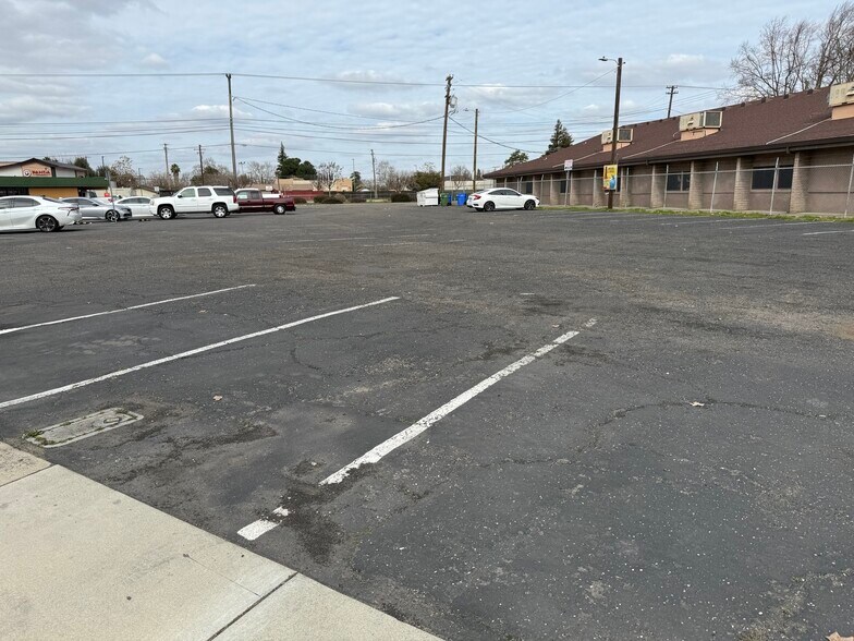 624 N Golden State Blvd, Turlock, CA à louer - Photo du bâtiment - Image 3 de 3