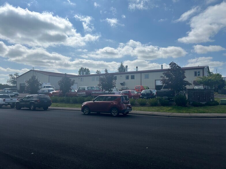 15114 SW Arrow St, Sherwood, OR à vendre - Photo du bâtiment - Image 3 de 5