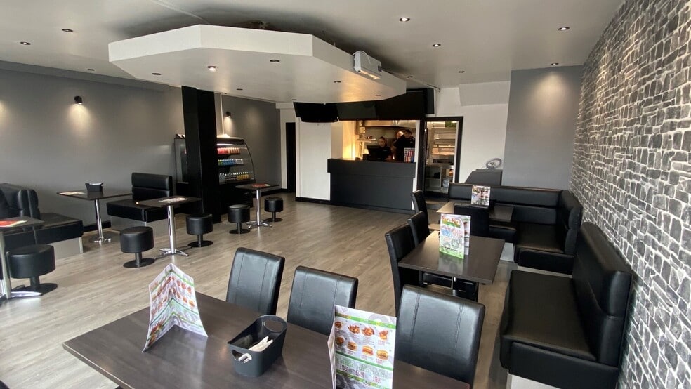 24 Stratford Rd, Milton Keynes for sale - Interior Photo - Image 3 of 13