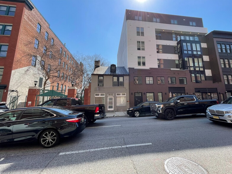 713 Pratt St, Baltimore, MD for sale - Building Photo - Image 2 of 26