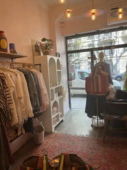 Retail in Nice for lease - Interior Photo - Image 2 of 5