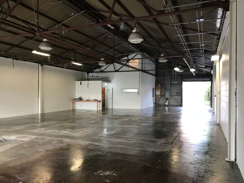 1330 Willow St, Los Angeles, CA à louer - Photo du bâtiment - Image 2 de 14