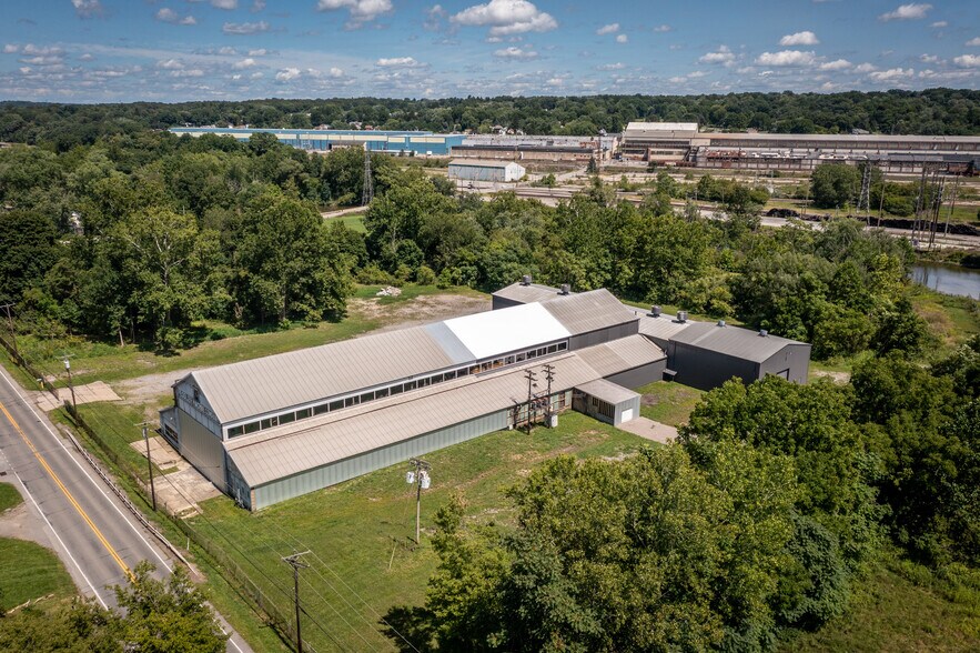 800 N Water Ave, Sharon, PA à vendre - Photo du bâtiment - Image 3 de 9
