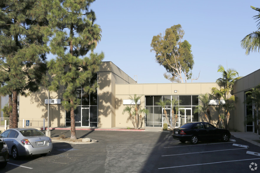 1809 E Dyer Rd, Santa Ana, CA for lease - Primary Photo - Image 1 of 8