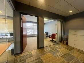 99 Conifer Hill Dr, Danvers, MA à louer Photo intérieure- Image 2 de 3