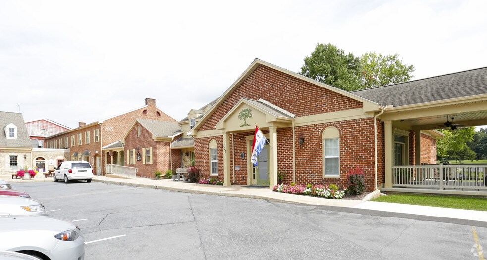 701-727 Olde Hickory Rd, Lancaster, PA for lease - Building Photo - Image 2 of 3