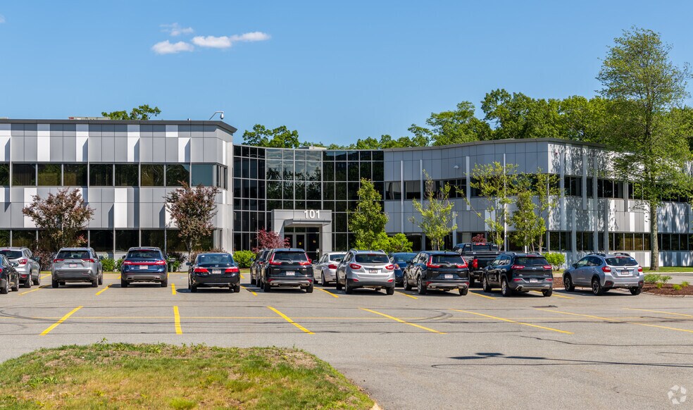 101 Edgewater Dr, Wakefield, MA à louer - Photo du bâtiment - Image 3 de 16