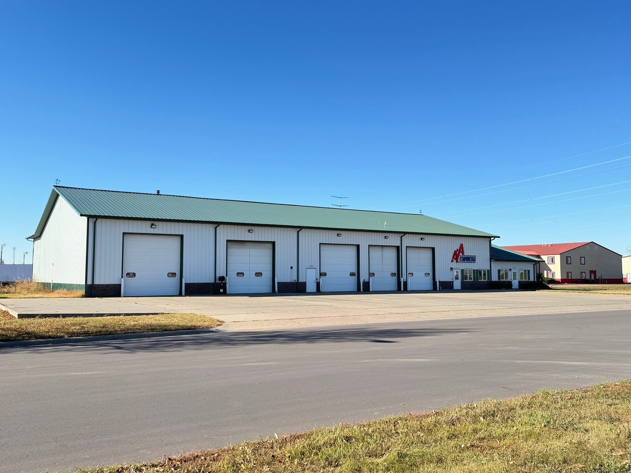 1015 N 9th Ave, Brandon, SD à louer Photo du bâtiment- Image 1 de 27