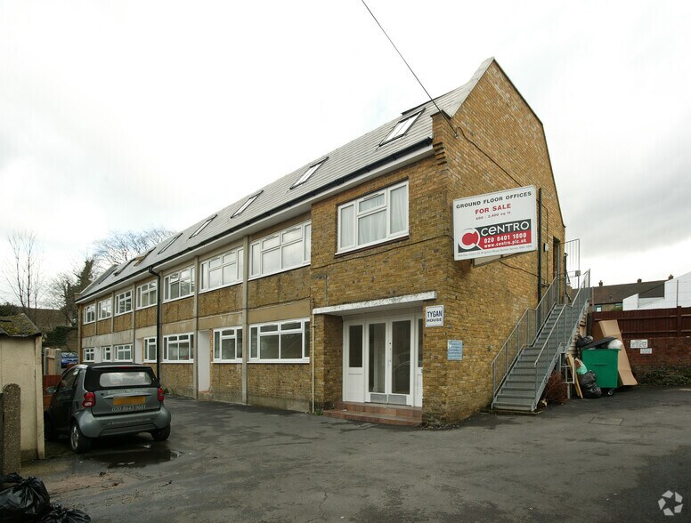 The Broadway, Sutton à vendre - Photo principale - Image 1 de 3
