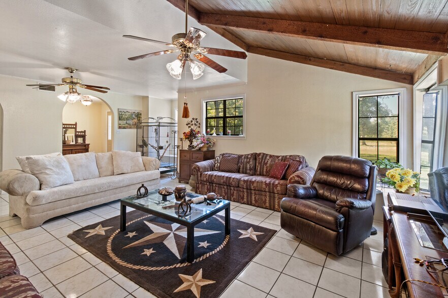 750 N US Highway 287, Palestine, TX à vendre - Photo du bâtiment - Image 3 de 107