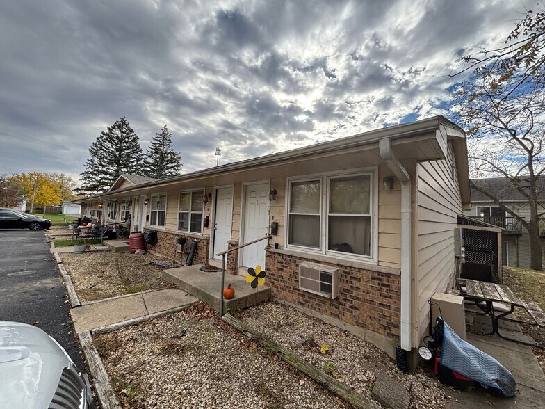 1002 Bratton Ave, Marseilles, IL for sale - Primary Photo - Image 1 of 1